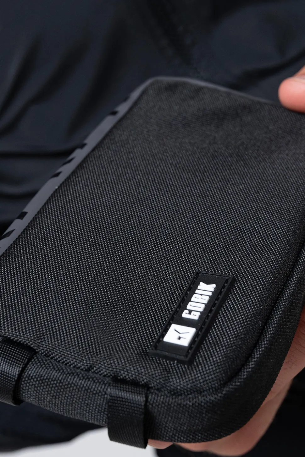 Accesorios | Accesorios>GOBIK FUNDA DE MOVIL ESSENTIAL 2.0 TRUE BLACK TrueBlack