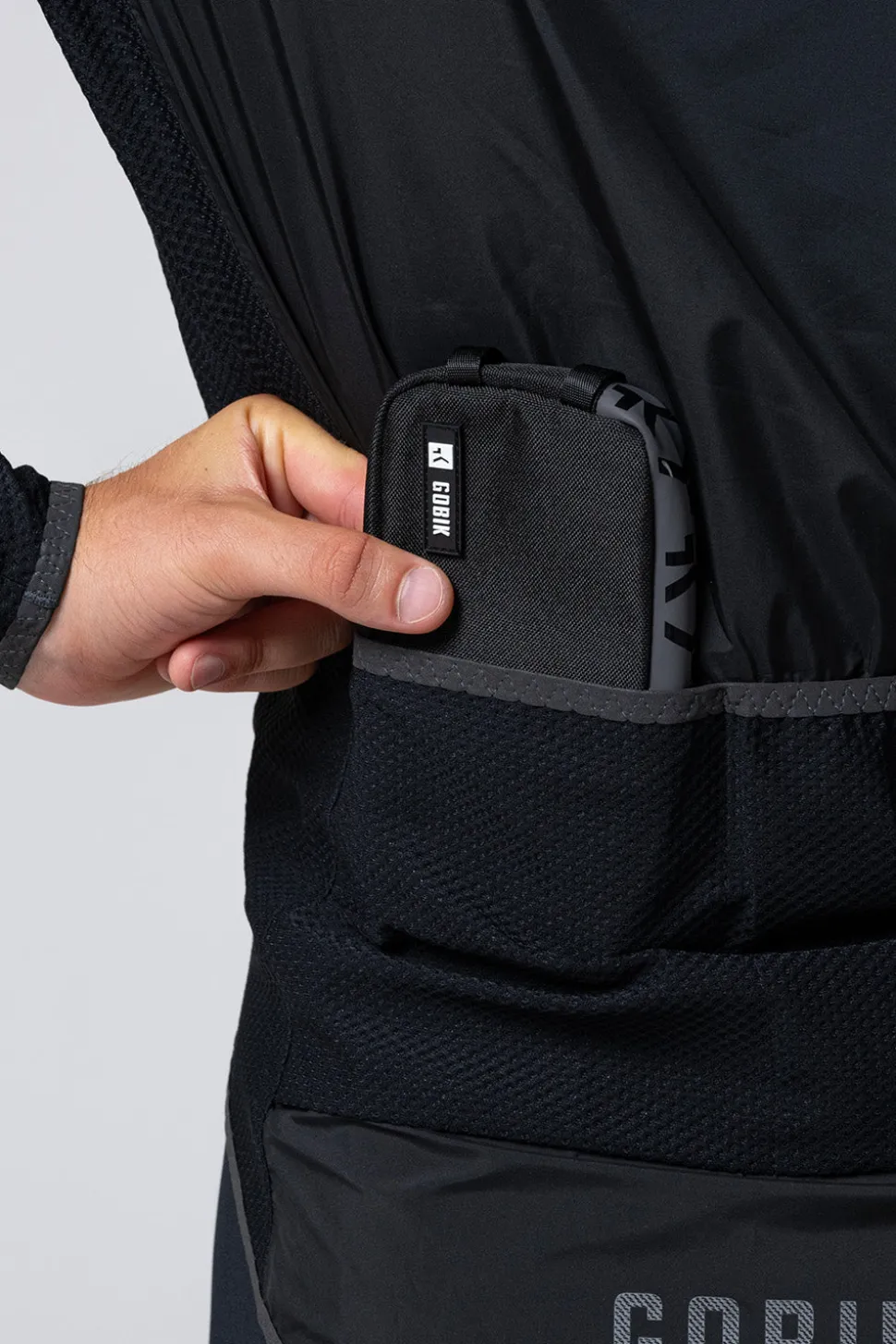 Accesorios | Accesorios>GOBIK FUNDA DE MOVIL ESSENTIAL 2.0 TRUE BLACK TrueBlack