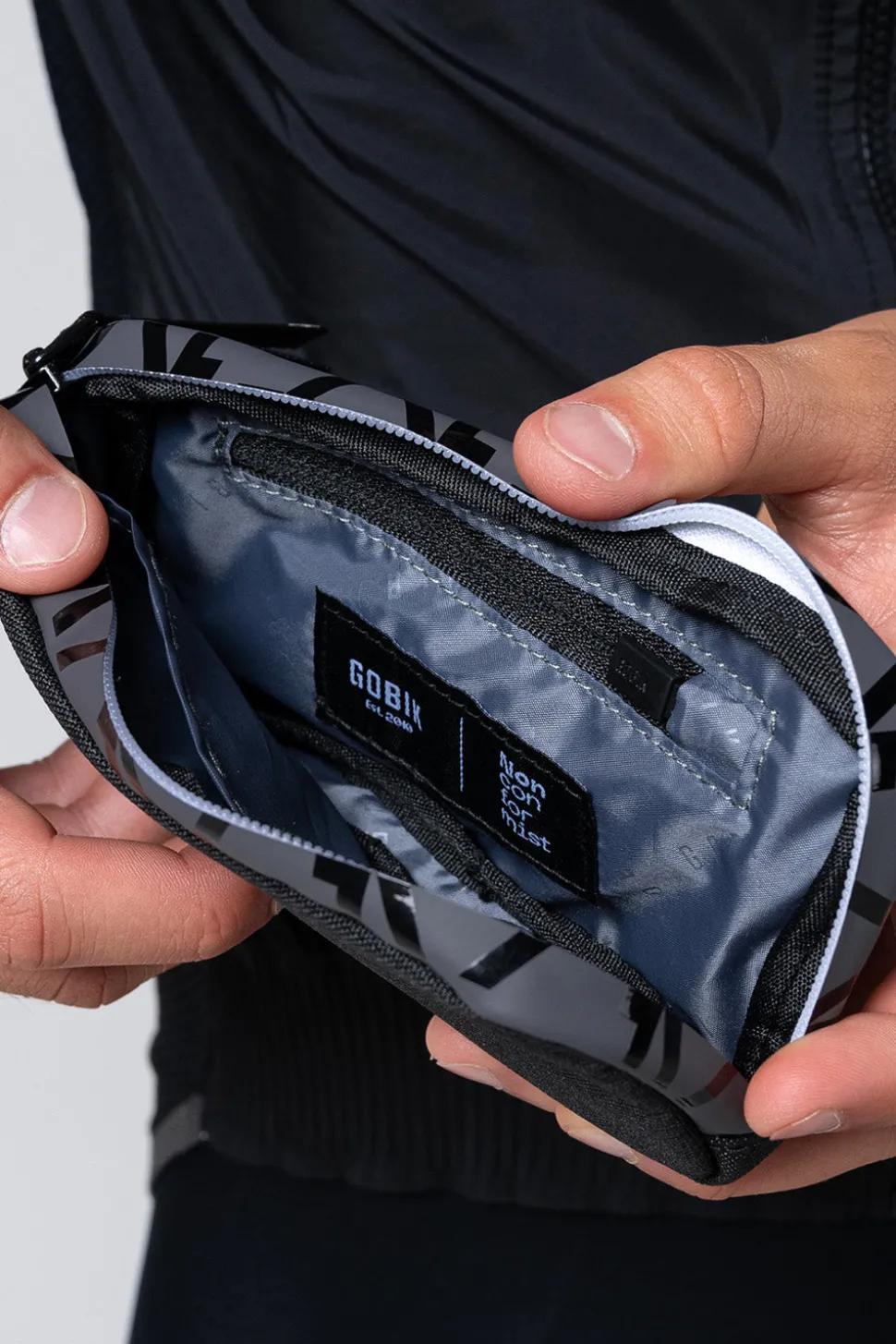 Accesorios | Accesorios>GOBIK FUNDA DE MOVIL ESSENTIAL 2.0 TRUE BLACK TrueBlack