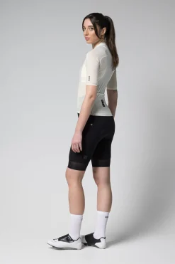 Indoor | Gravel><noscript><img width=